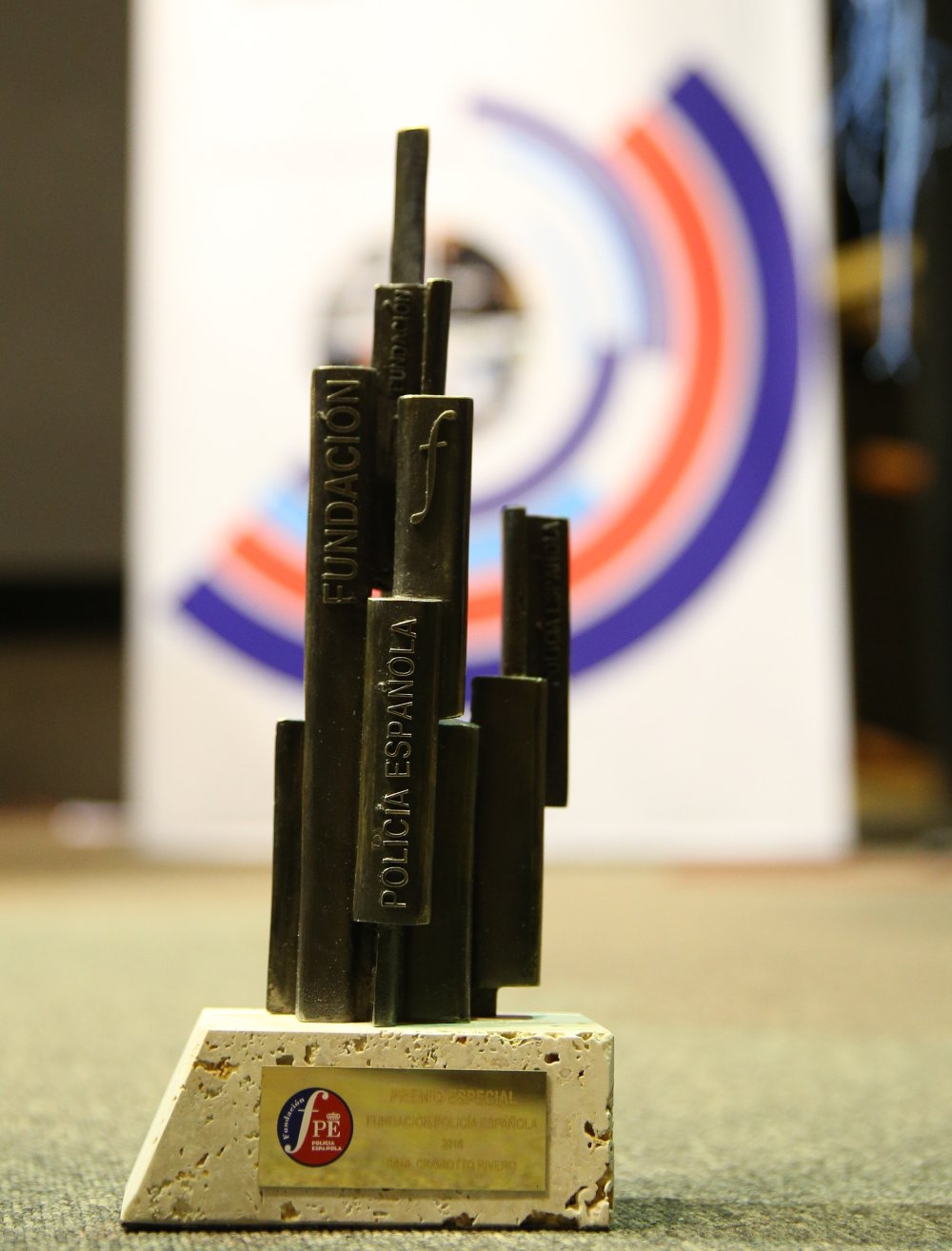 Estatuilla del premio Valores Humanos de la Fundación Policía Española