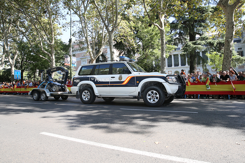 Desfile de vehículos de la Policía Nacional, al paso el robot de la unidad TEDAX NRBQ, 