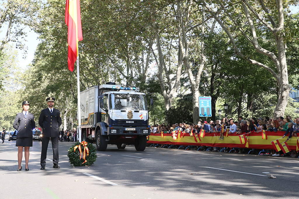 Desfile de vehículos de la Policía Nacional, al paso un camión del Grupo Operativo de Intervenciones Técnicas GOIT.