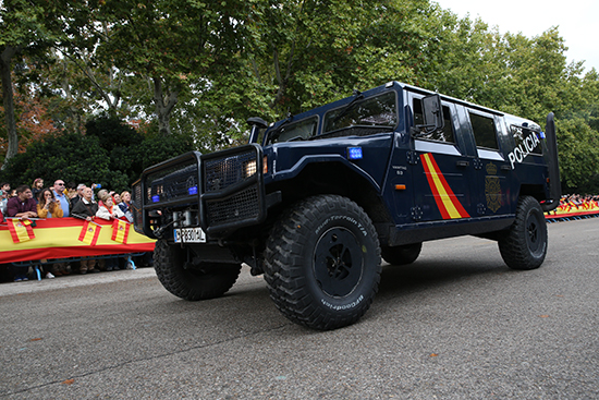Desfile de vehículos de la Policía Nacional, al paso un vehículo perteneciente a la Unidad de intervención Policial conocido como URO