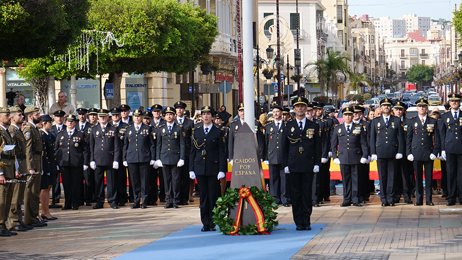 Agentes de la Policía Nacional en el acto homenaje a los caidos.