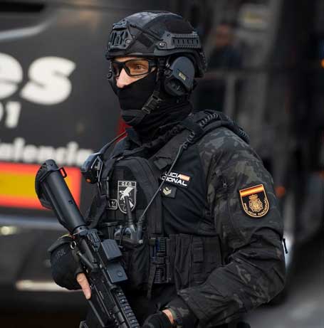 Policía perteneciente al GEO con uniforme de trabajo