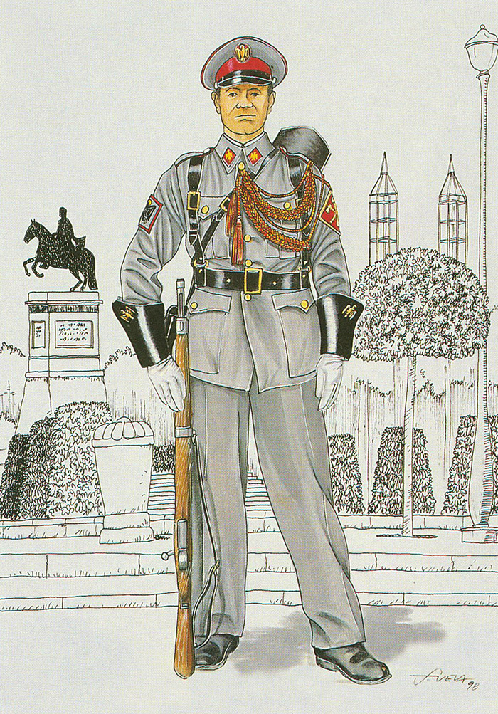 Policía uniformado con el uniforme de Cuerpo de Policía Armada (1941/1978) 